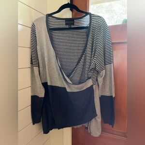 Women’s 2x long sleeve sweater.